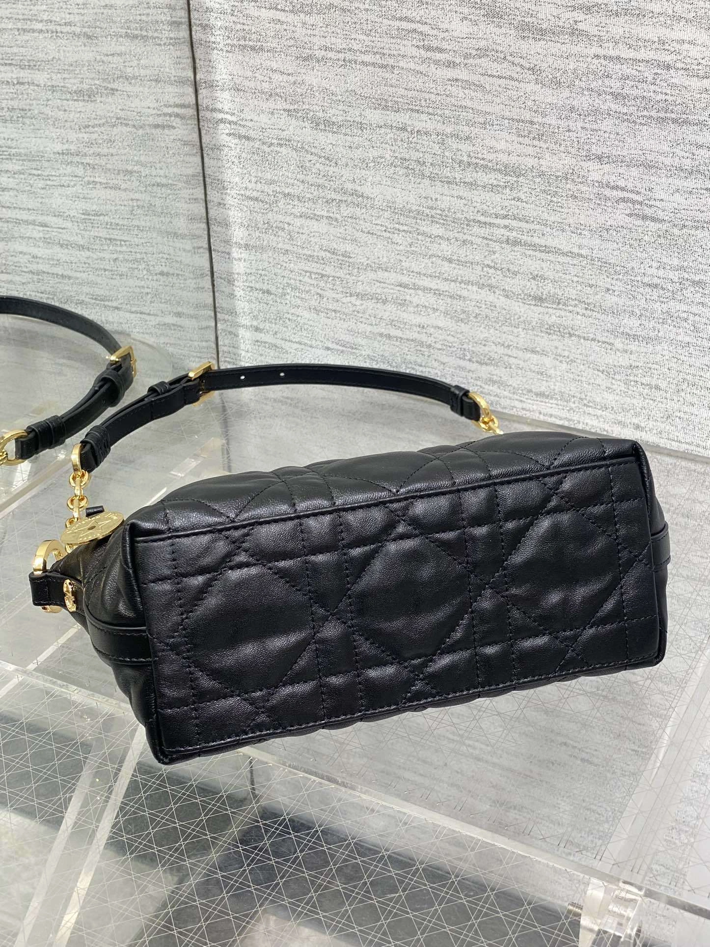 MOMO- 4ior S3202UDBB-M900 high quality version sheephide item：E-B813I2444