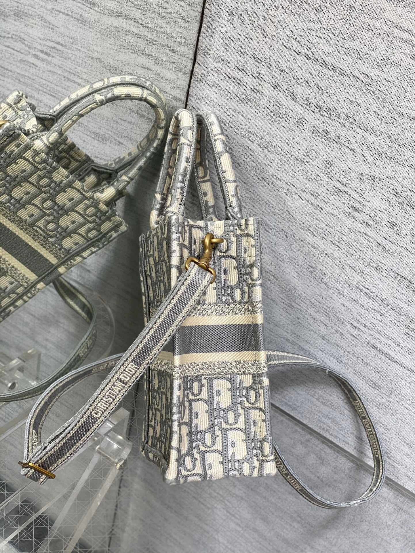 MOMO- 4ior S5555CRIW-M932 Tote mini high quality version item：E-B350I2471