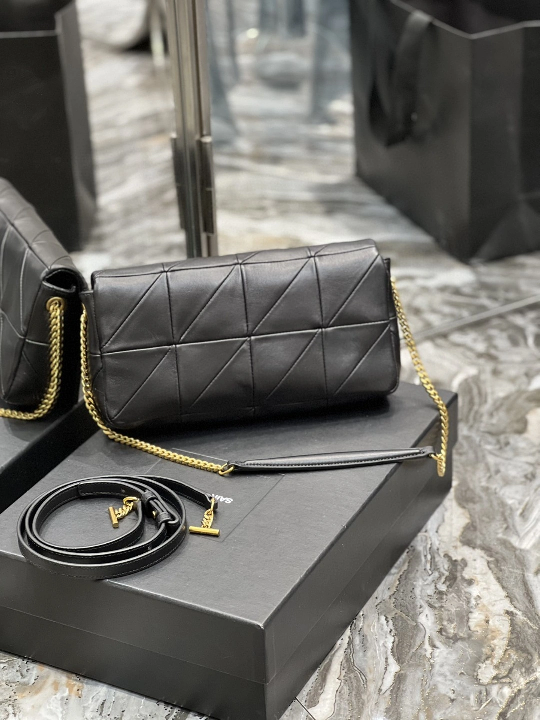 MOMO- 515821-COP67-1000 sheephide JAMIE item : B-B597E1426W