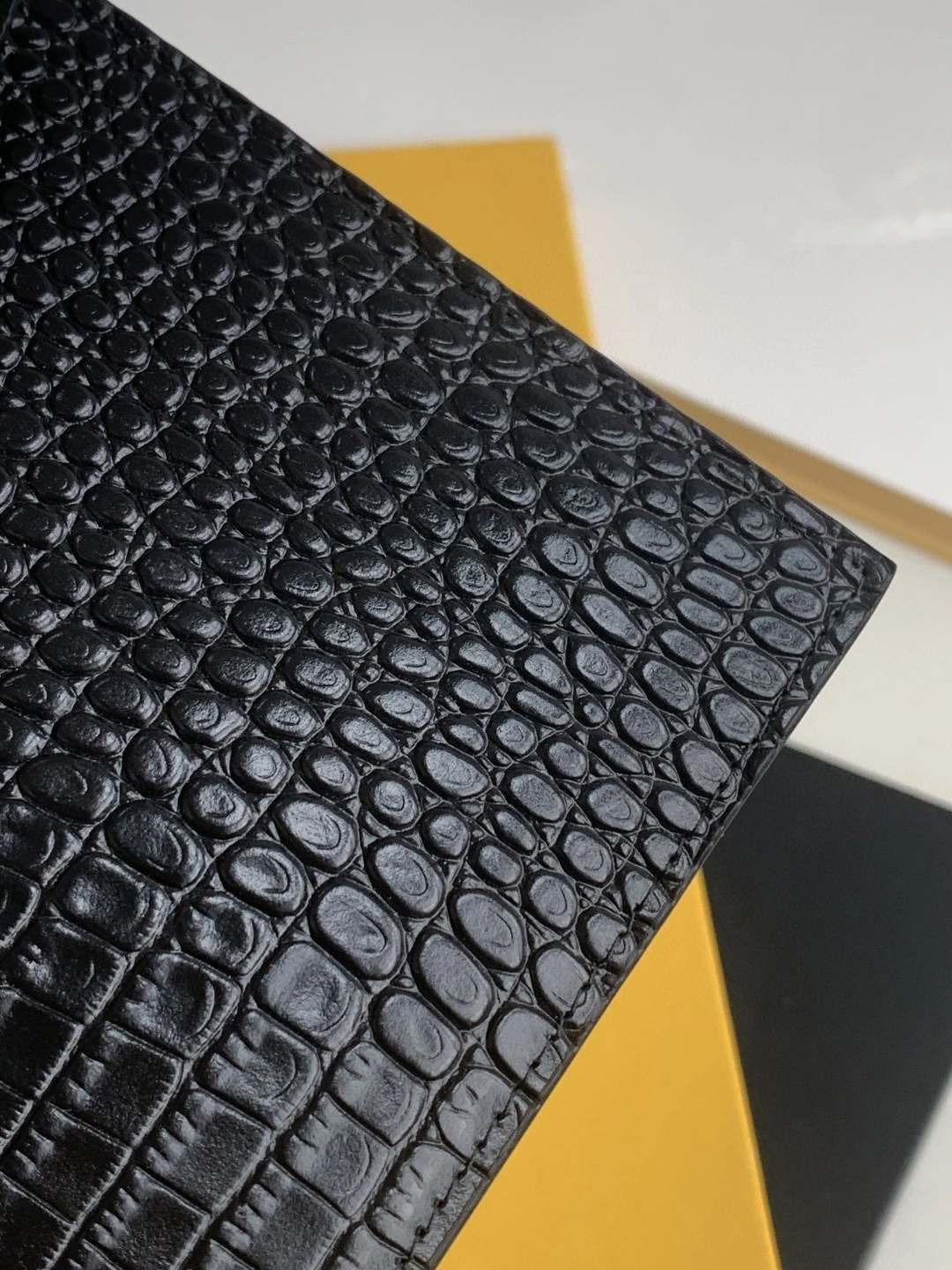 MOMO- 565739-DND0J-1000 cowhide item : B-B597E1504W