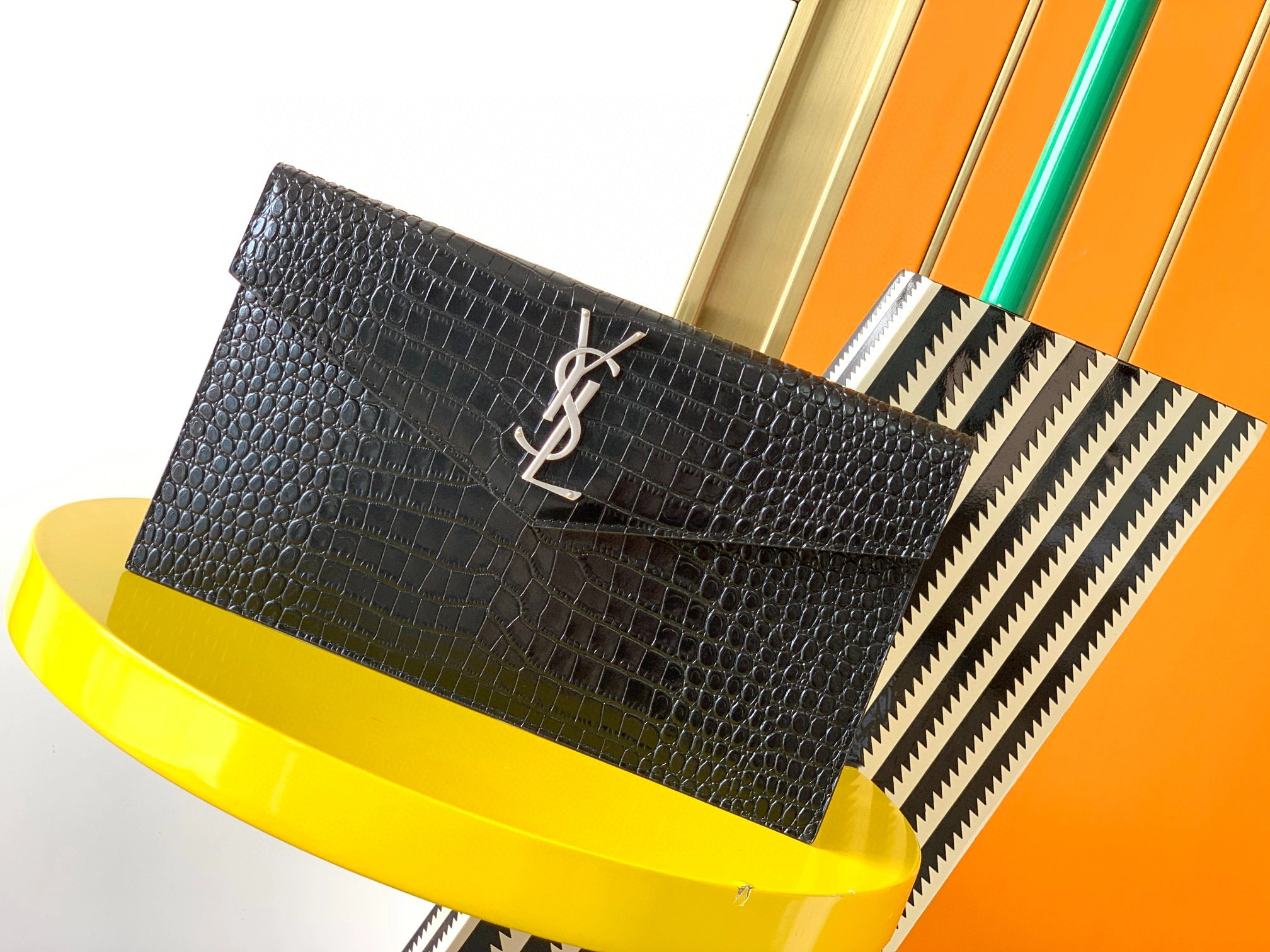 MOMO- 565739DND0N1000 Uptown_ cowhide item：B-B000G0407C