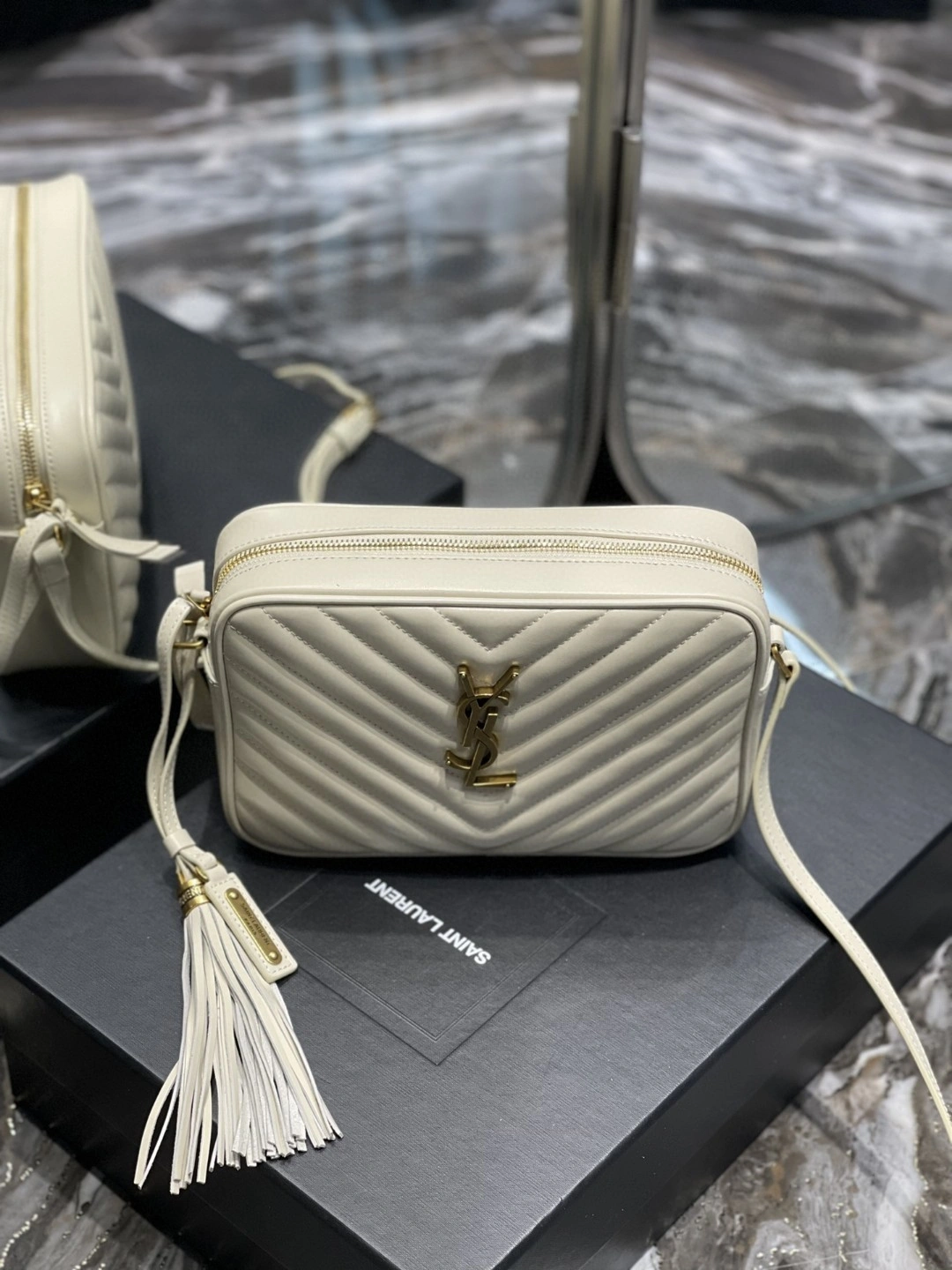 MOMO- 574494-DV707-9207 Calfskin item : B-B597E1723W