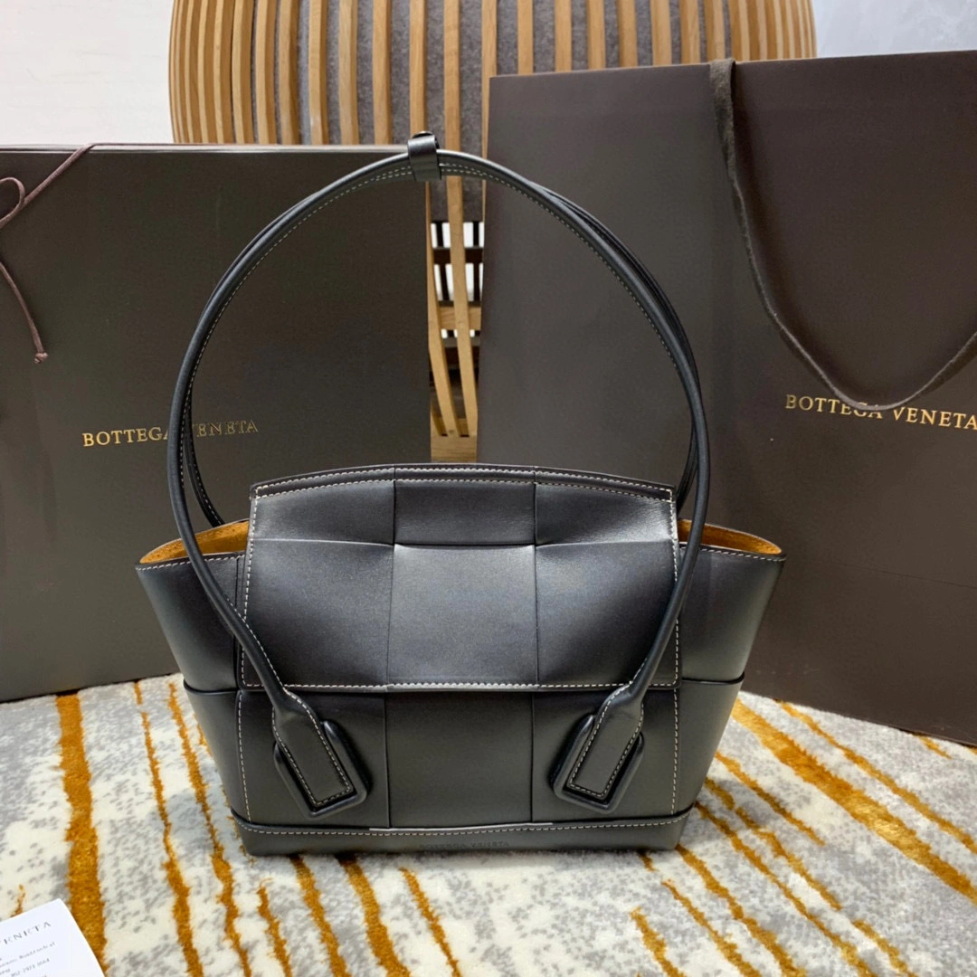 MOMO- 575943VMAP11229 The Arco 33 calfskin item：B-B598E2340C