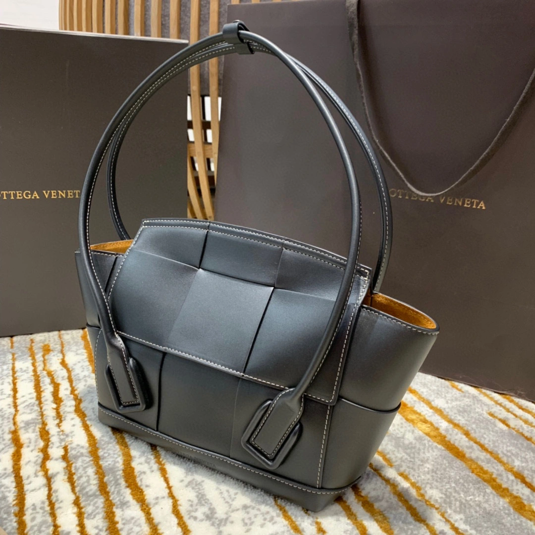 MOMO- 575943VMAP11229 The Arco 33 calfskin item：B-B598E2340C