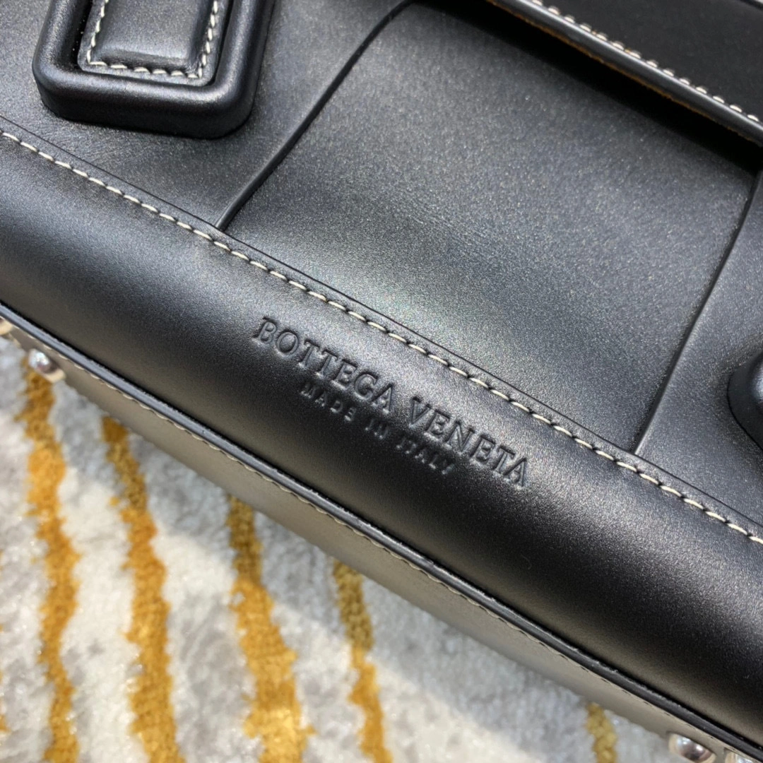 MOMO- 575943VMAP11229 The Arco 33 calfskin item：B-B598E2340C