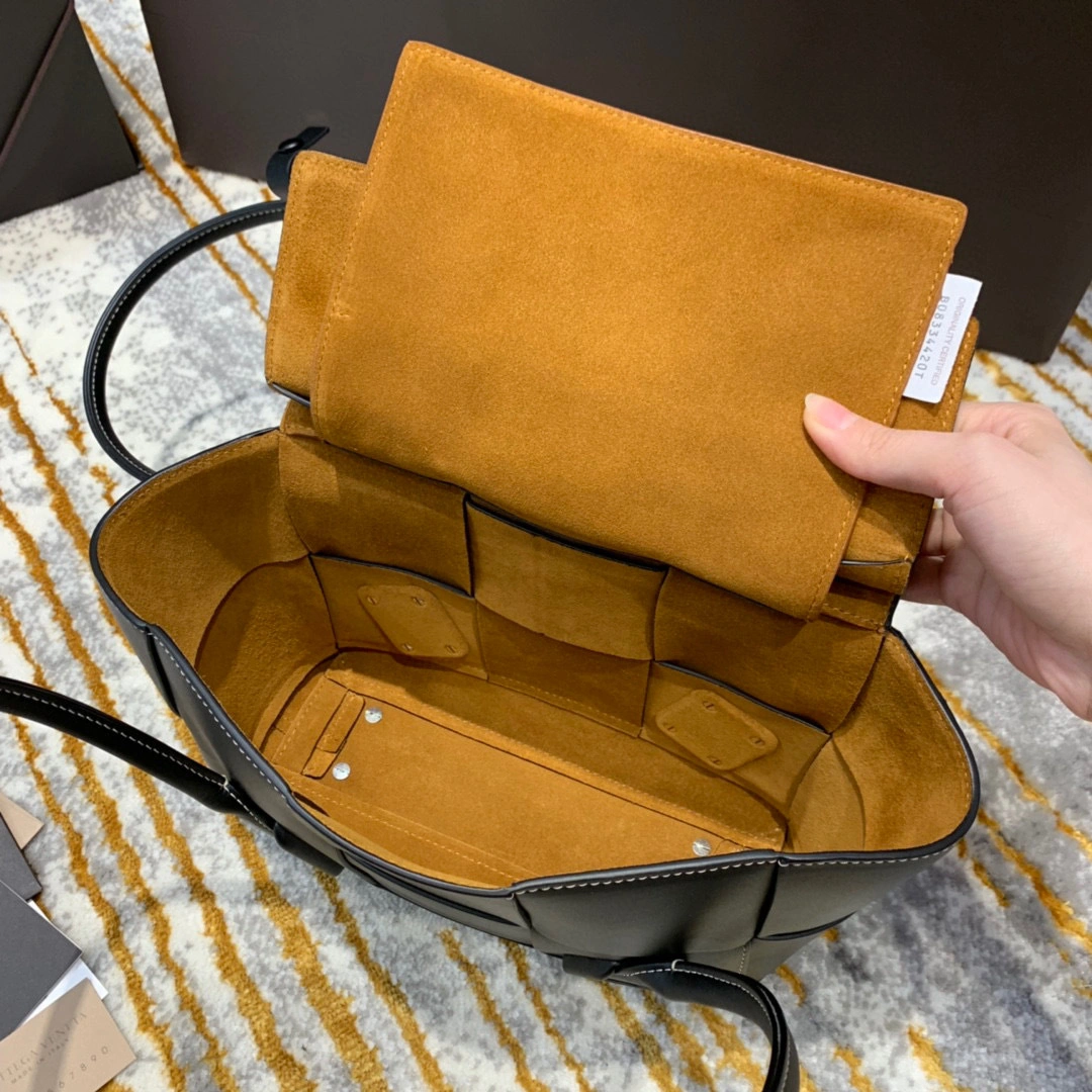 MOMO- 575943VMAP11229 The Arco 33 calfskin item：B-B598E2340C