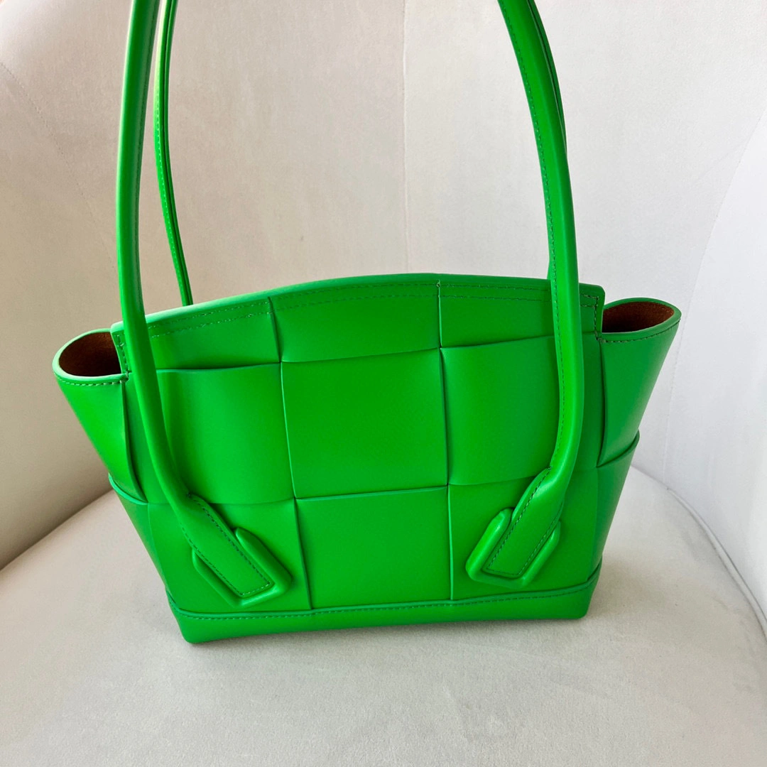 MOMO- 575943VMAP13724 Arco cowhide item：B-B564H2601C