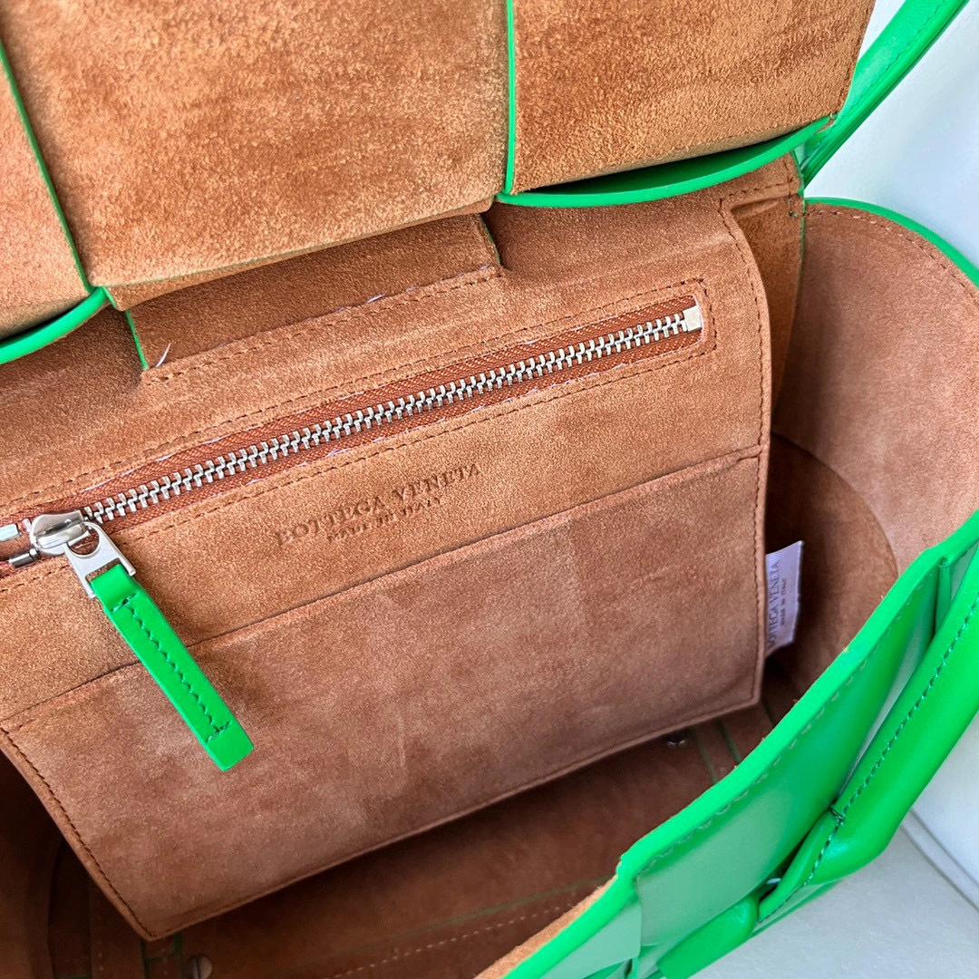 MOMO- 575943VMAP13724 Arco cowhide item：B-B564H2601C