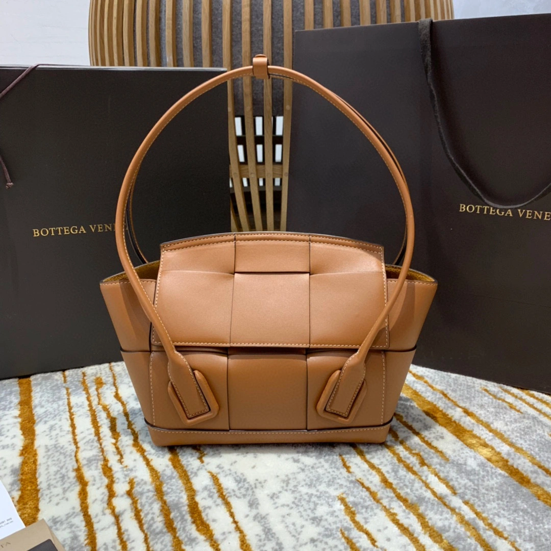 MOMO- 575943VMAP19830 The Arco calfskin item：B-B000E2339C