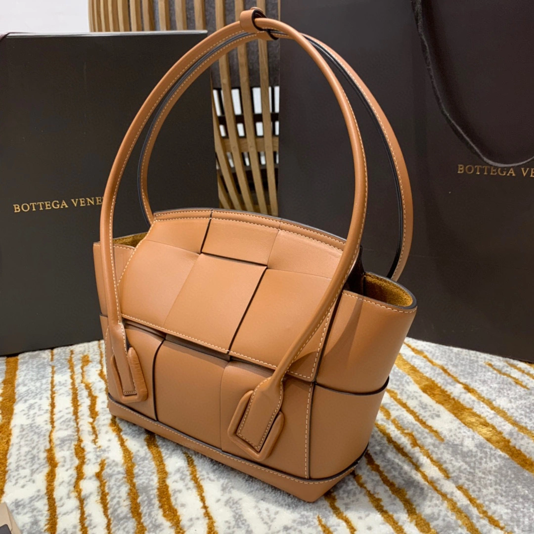 MOMO- 575943VMAP19830 The Arco calfskin item：B-B000E2339C
