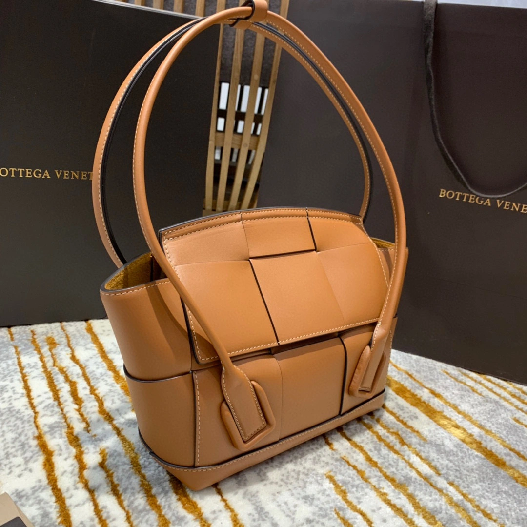 MOMO- 575943VMAP19830 The Arco calfskin item：B-B000E2339C