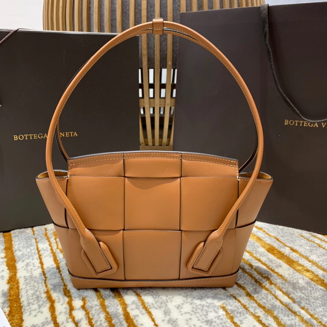 MOMO- 575943VMAP19830 The Arco calfskin item：B-B000E2339C