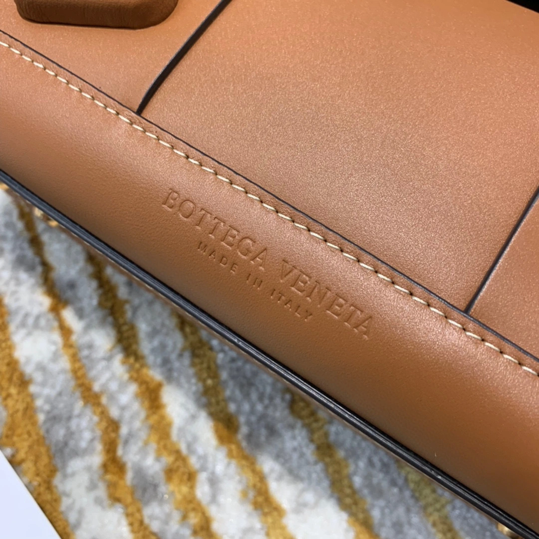 MOMO- 575943VMAP19830 The Arco calfskin item：B-B000E2339C