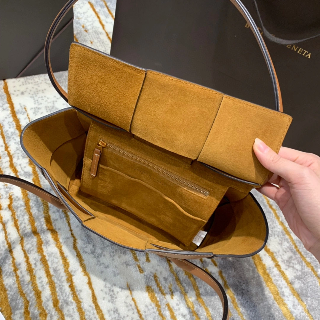 MOMO- 575943VMAP19830 The Arco calfskin item：B-B000E2339C