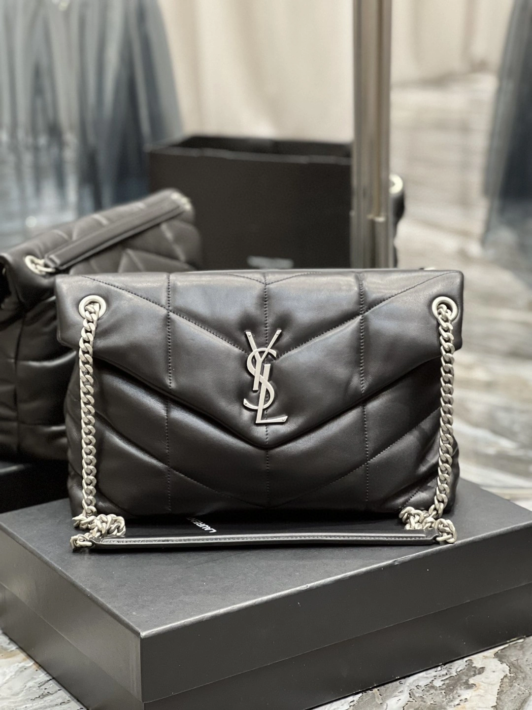 MOMO- 577475-1EL00-1000 Lambskin item : B-B597E1703W