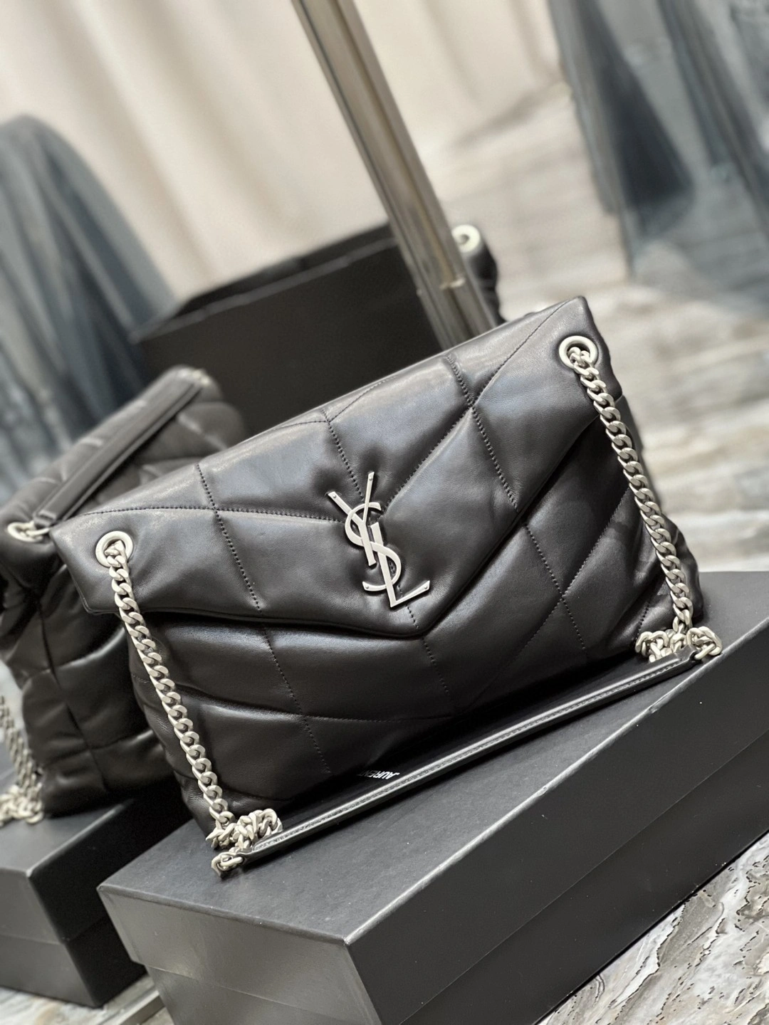 MOMO- 577475-1EL00-1000 Lambskin item : B-B597E1703W