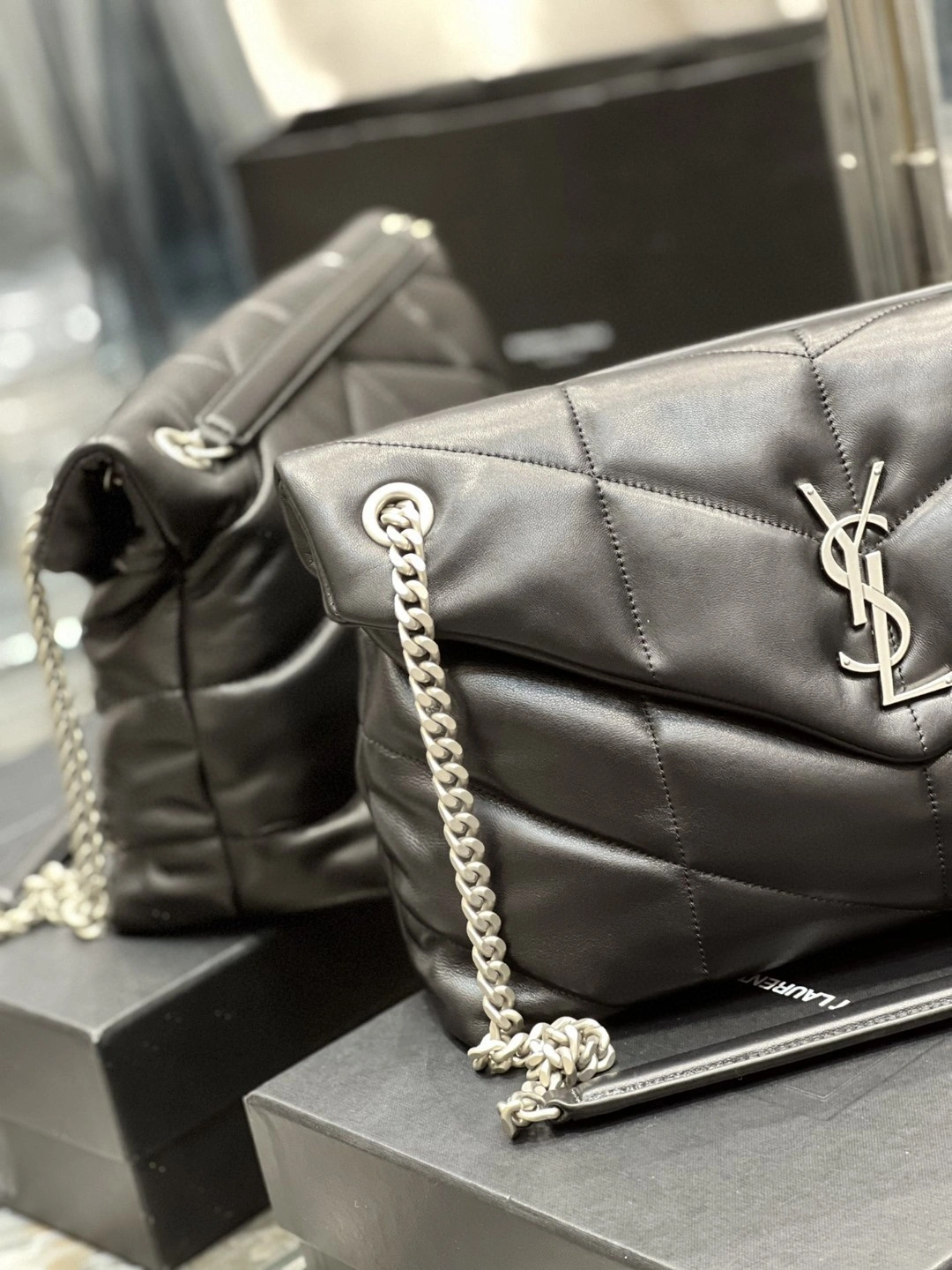 MOMO- 577475-1EL00-1000 Lambskin item : B-B597E1703W