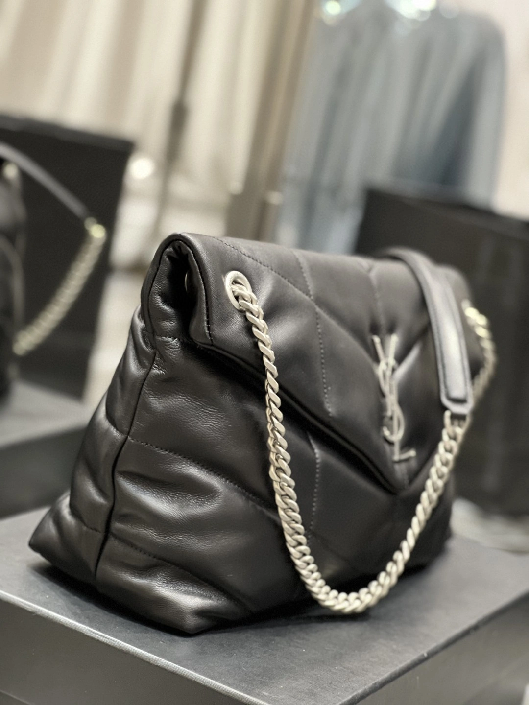 MOMO- 577475-1EL00-1000 Lambskin item : B-B597E1703W
