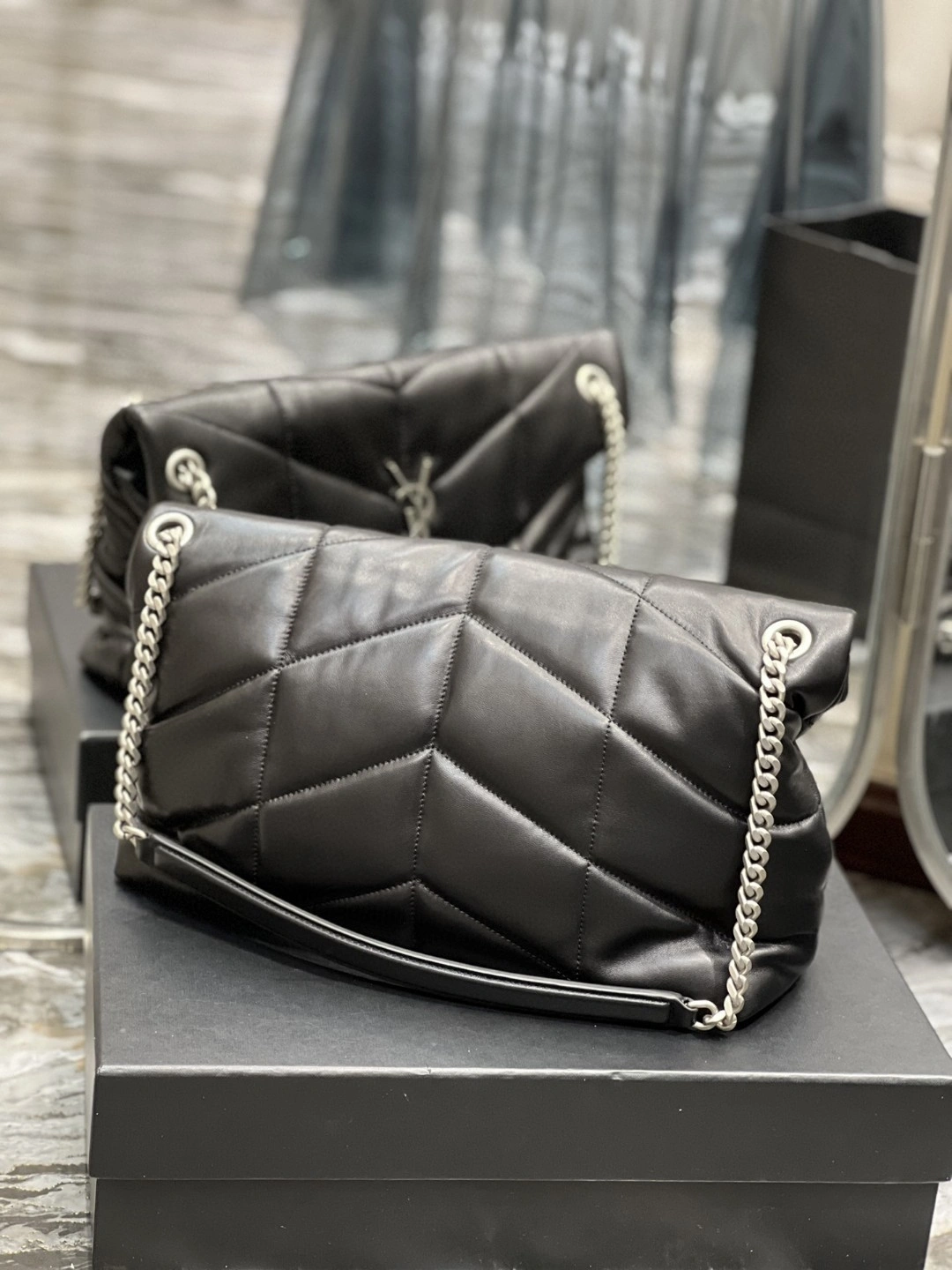 MOMO- 577475-1EL00-1000 Lambskin item : B-B597E1703W