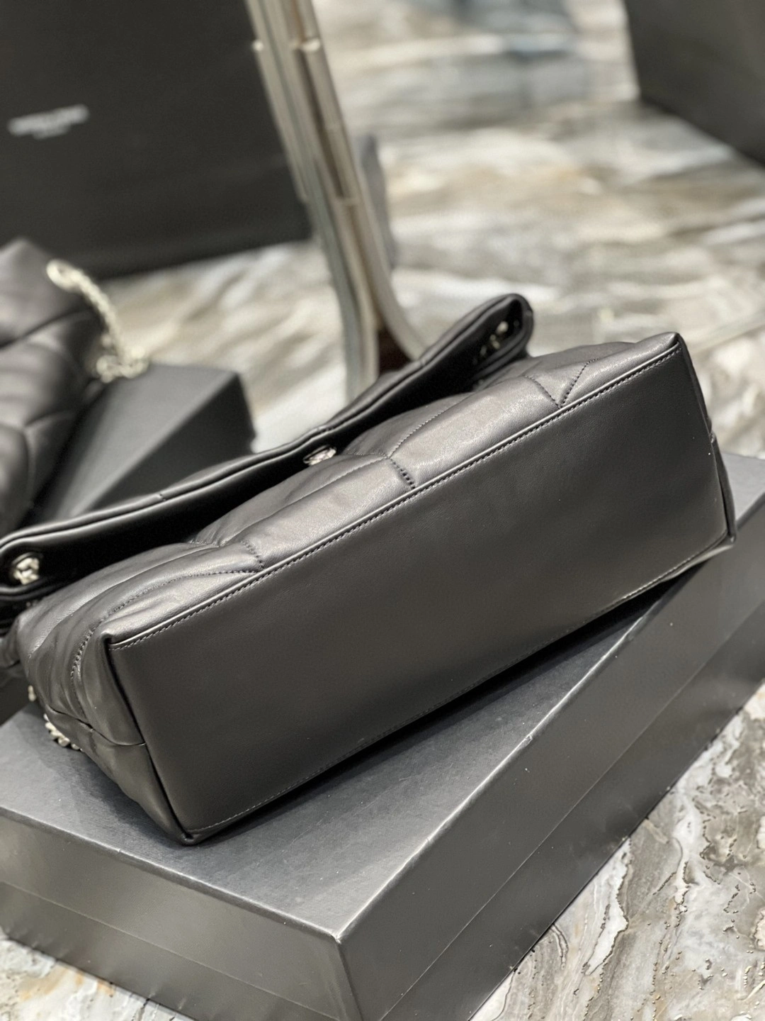 MOMO- 577475-1EL00-1000 Lambskin item : B-B597E1703W