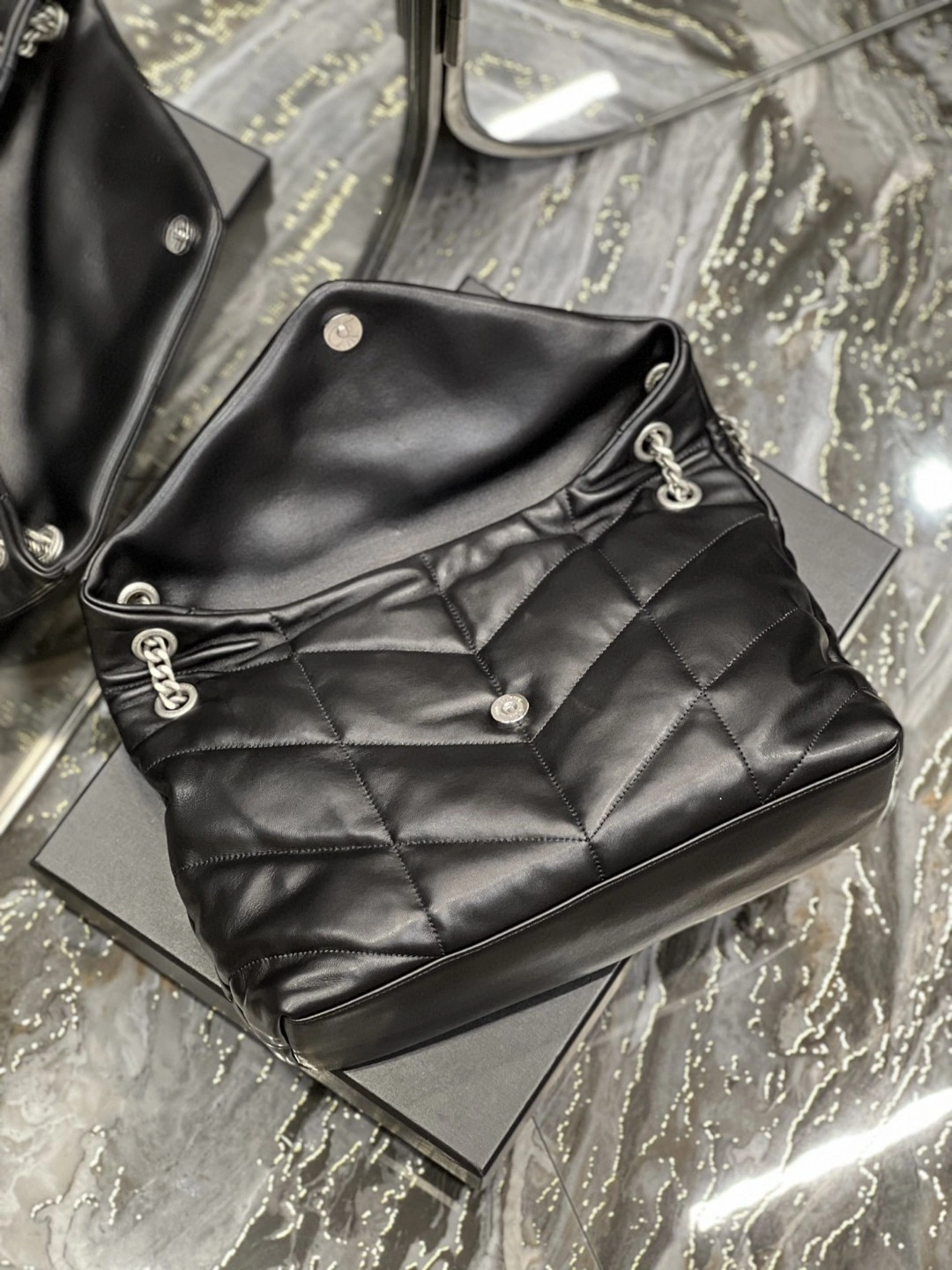 MOMO- 577475-1EL00-1000 Lambskin item : B-B597E1703W