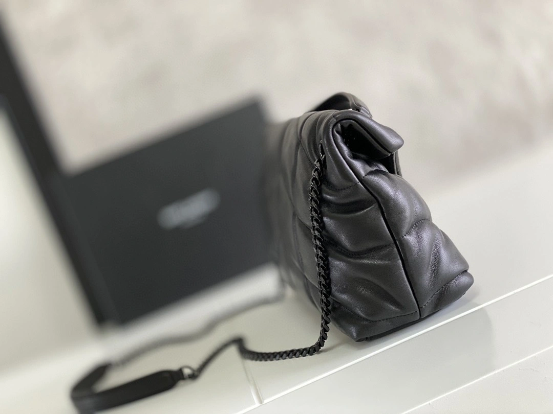 MOMO- 577476-1EL08-1000 5774761EL081000 Lambskin item : B-B597E1412W