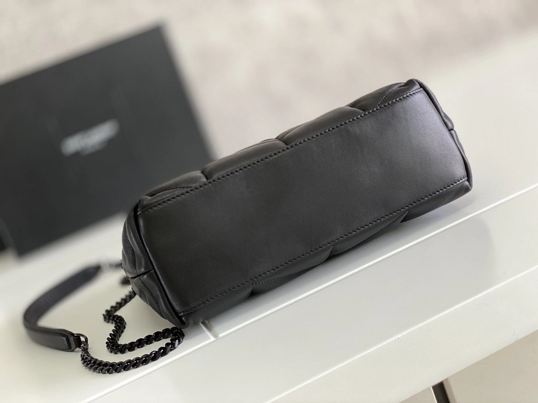 MOMO- 577476-1EL08-1000 5774761EL081000 Lambskin item : B-B597E1412W