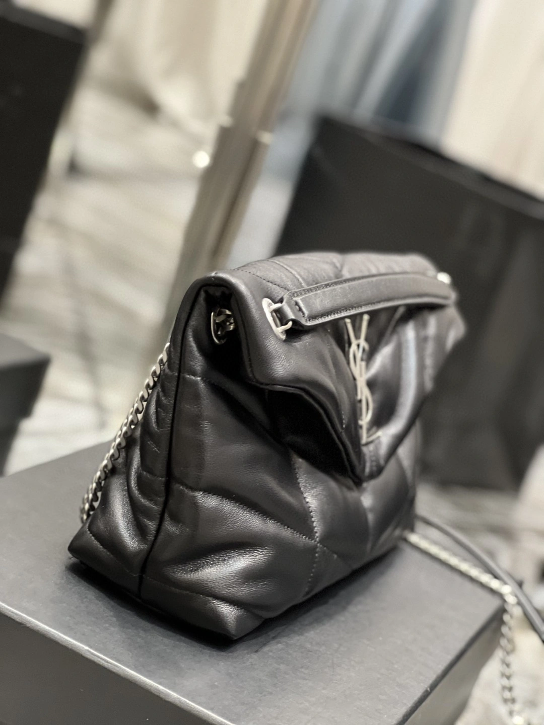 MOMO- 5774761EL001000 Lambskin item : B-B597E1713W