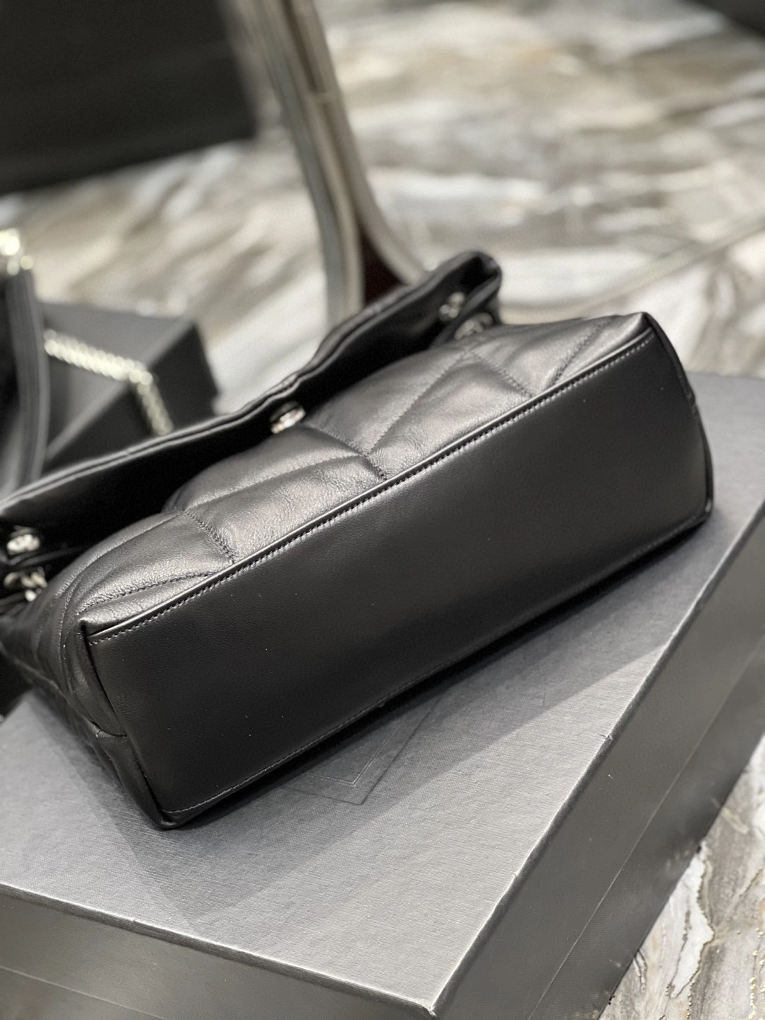 MOMO- 5774761EL001000 Lambskin item : B-B597E1713W