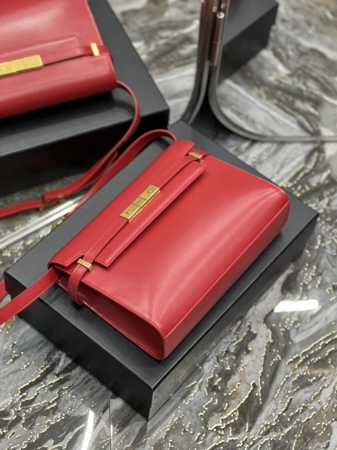MOMO- 579271-0SX0W-6805 cowhide item : B-B597E1436W