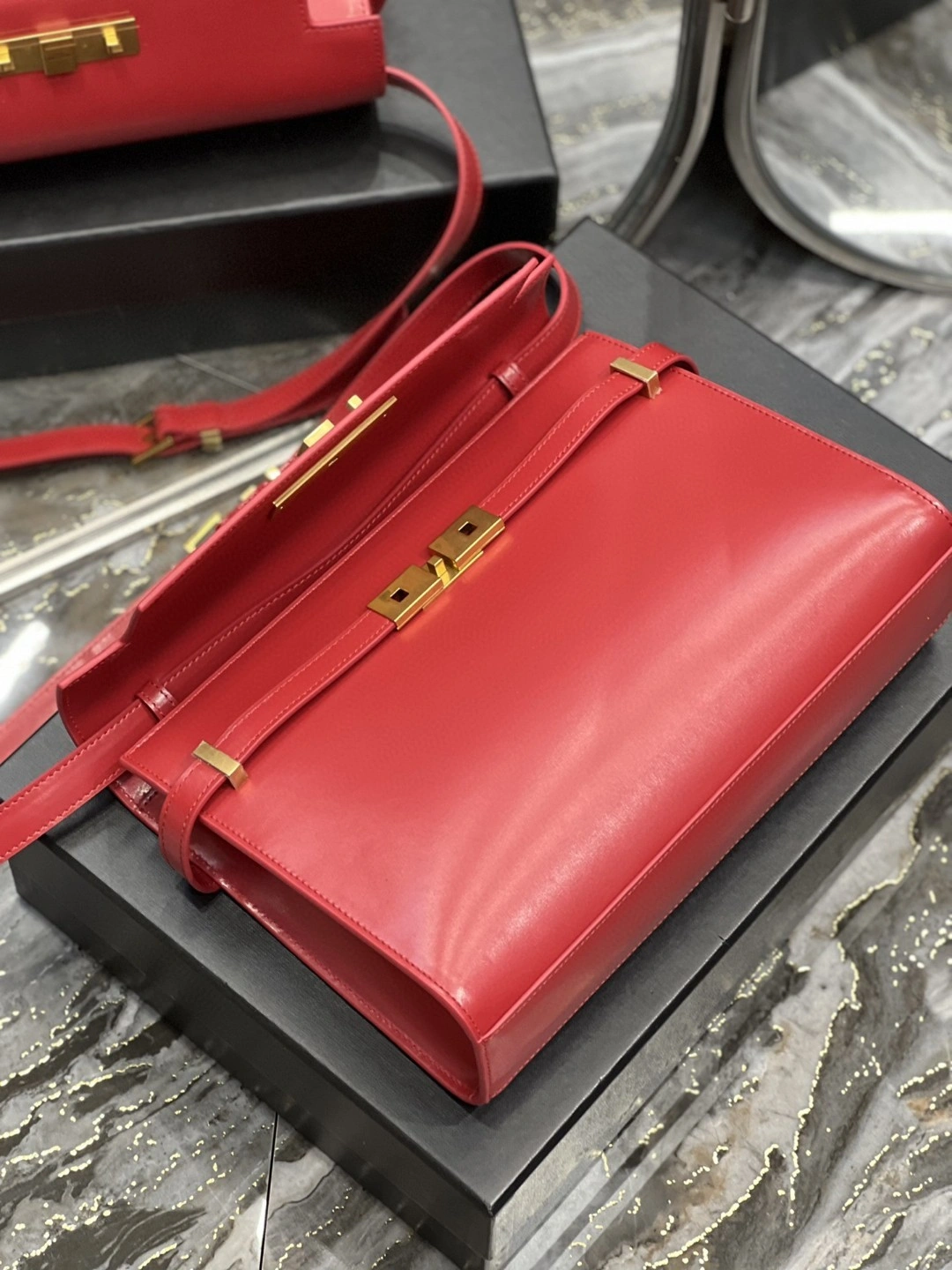 MOMO- 579271-0SX0W-6805 cowhide item : B-B597E1436W