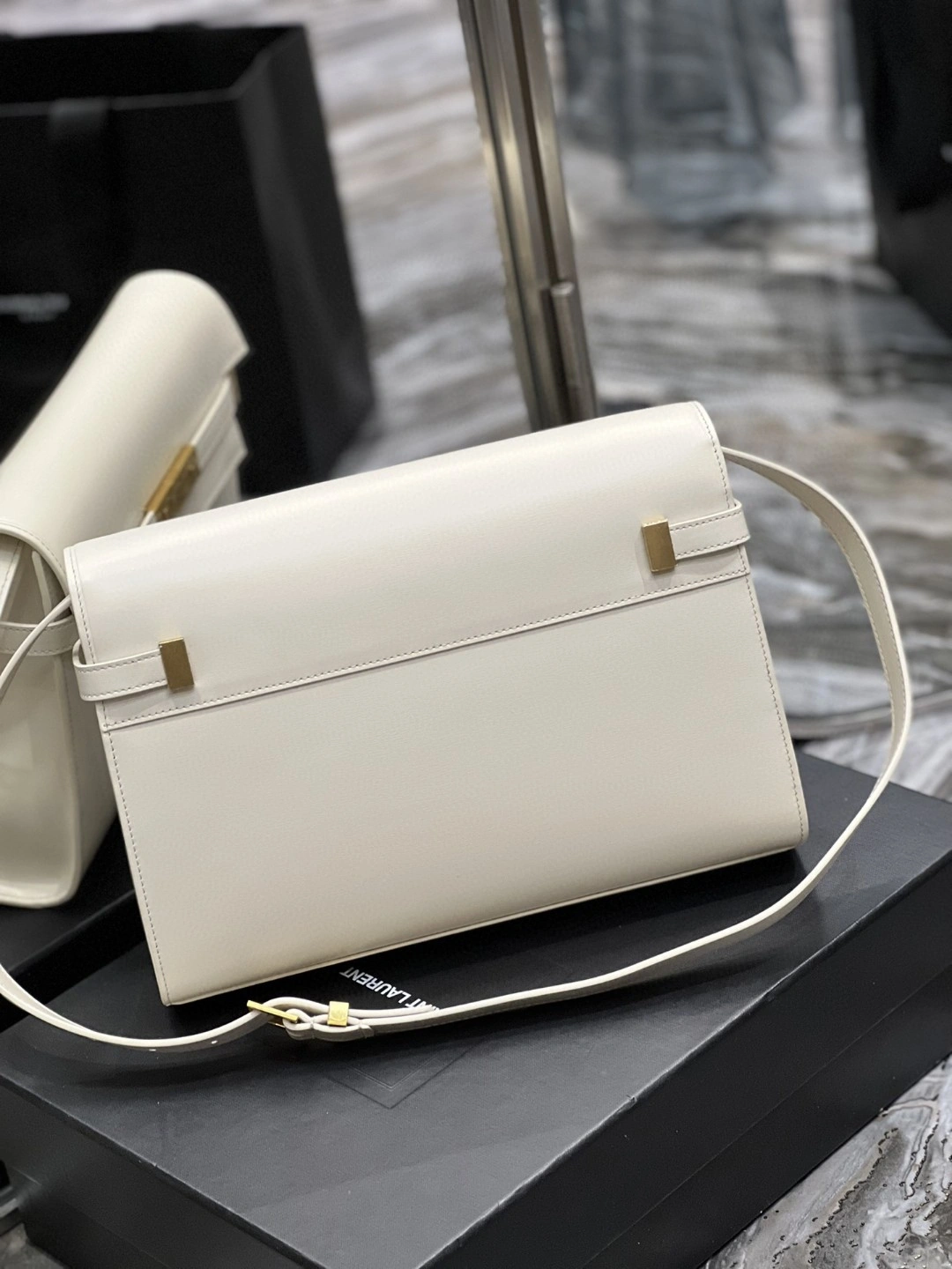 MOMO- 579271-0SX0W-9207 Manhattan item : B-B597E1417W
