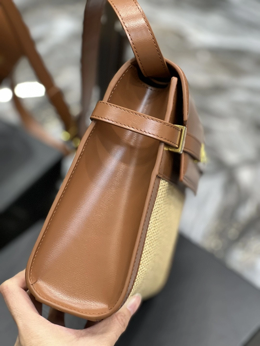 MOMO- 57927124Z1W9767 cowhide item : B-B597E1432W