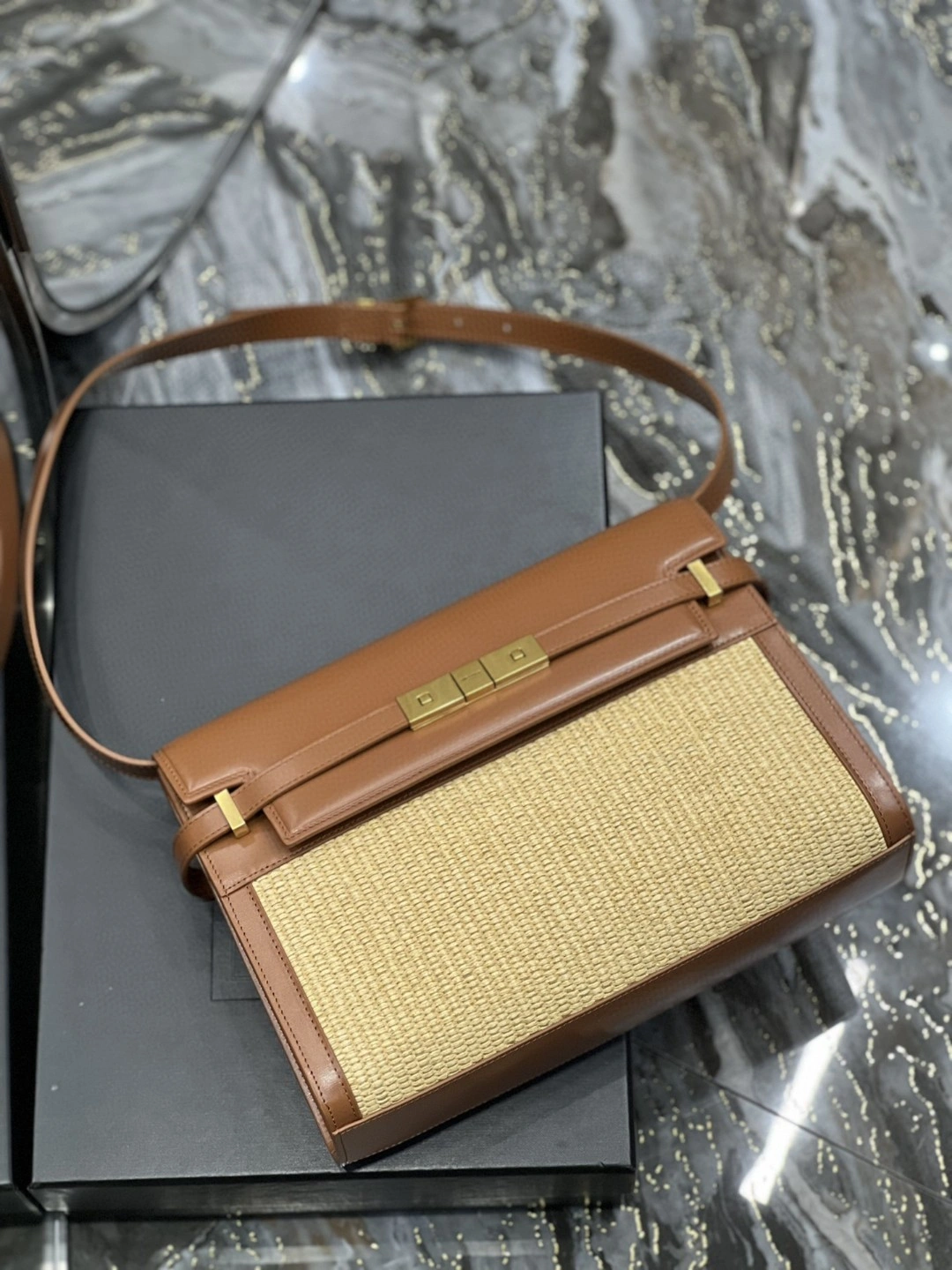 MOMO- 57927124Z1W9767 cowhide item : B-B597E1432W