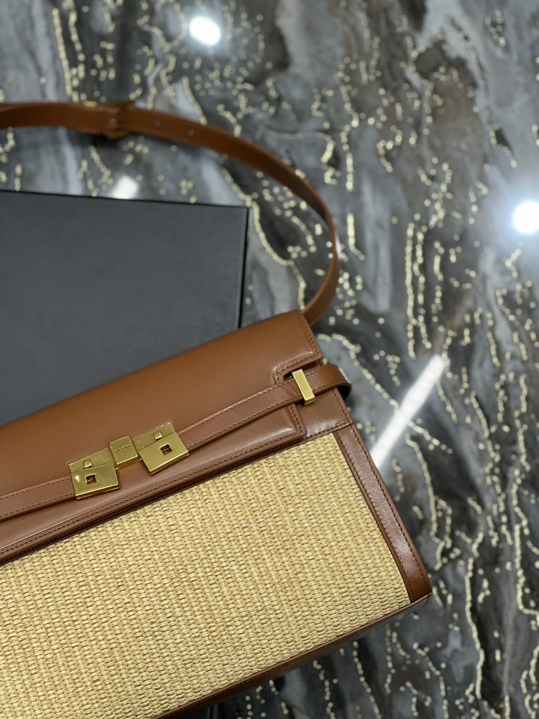 MOMO- 57927124Z1W9767 cowhide item : B-B597E1432W