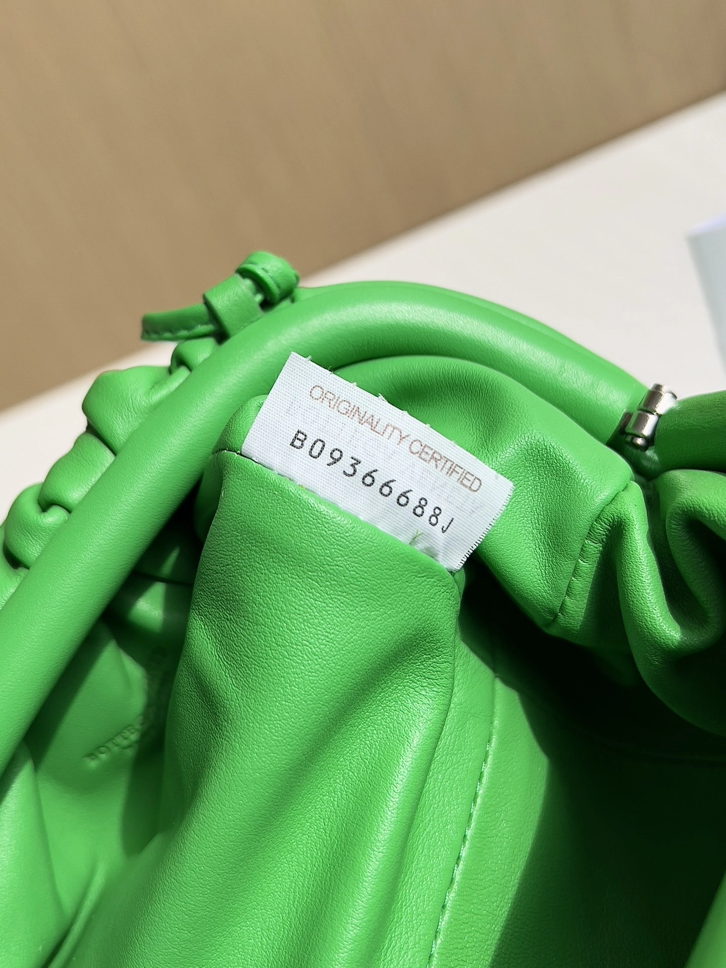 MOMO- 585852-VCP40-3724 item：C-B063G2019R