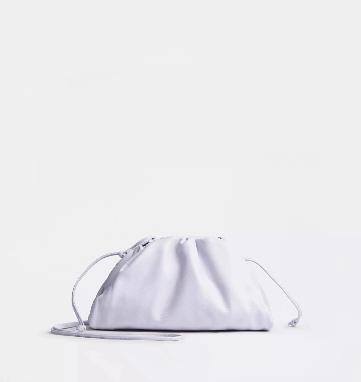 MOMO- 585852V1BW05308 It bag item：B-B000E2238C