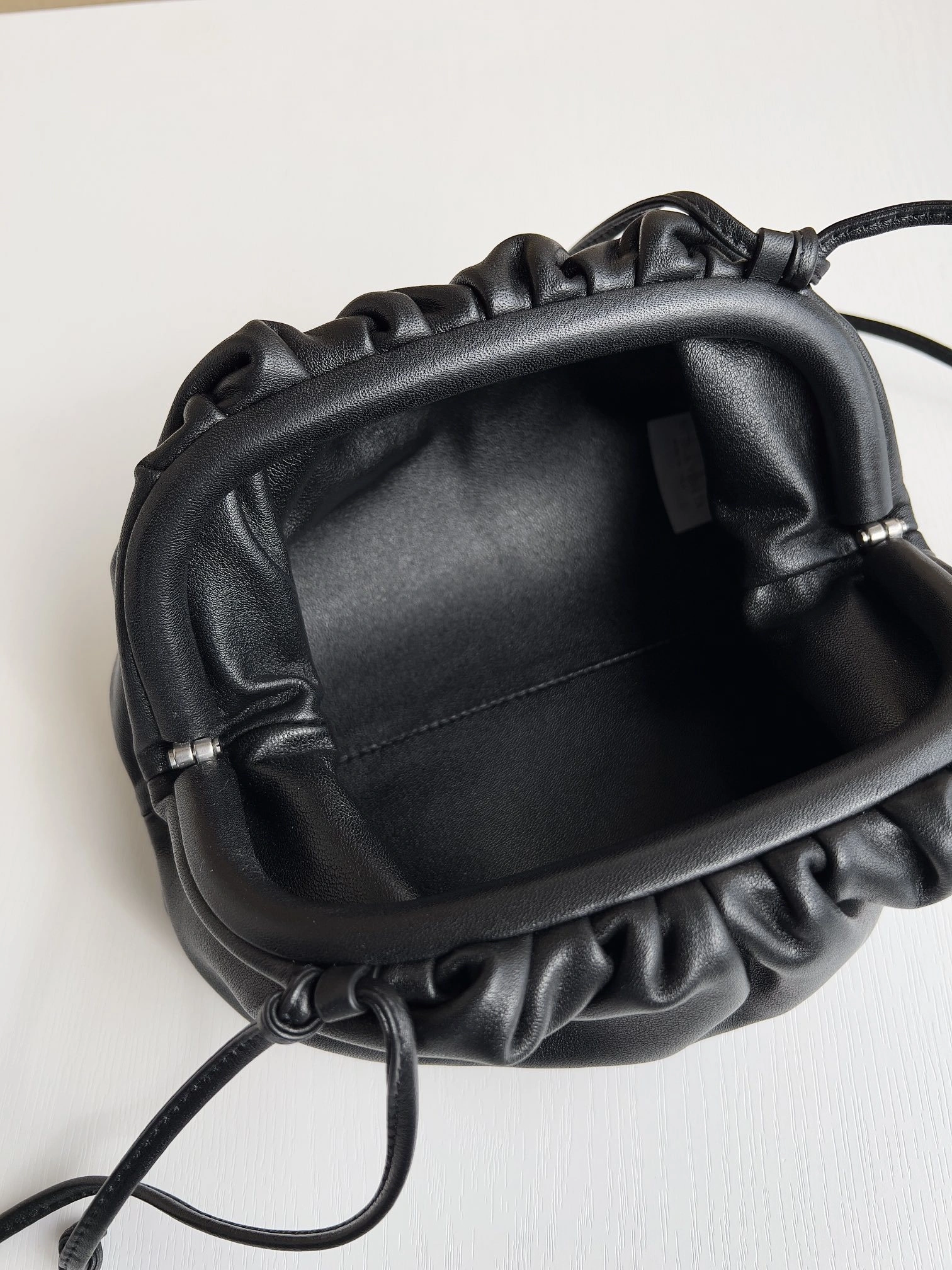 MOMO--585852VCP40-1229 item：C-B063G2016R