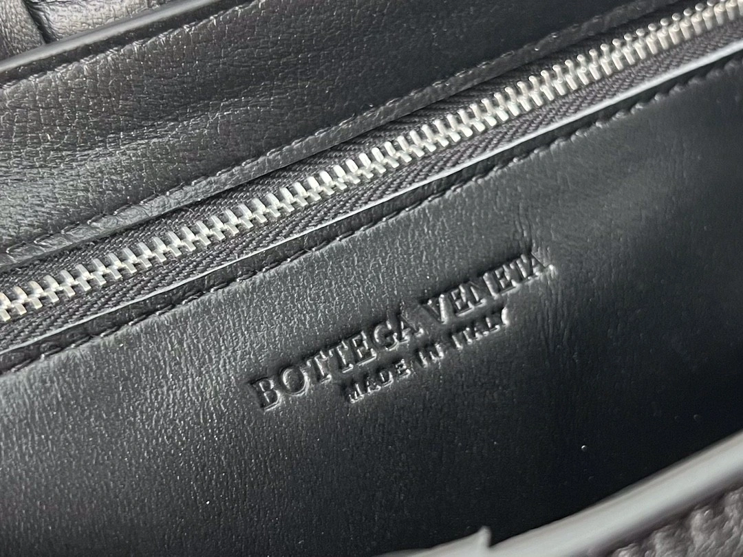 MOMO- 591970-VCQR1-8803 Cassette bag item : B-B063D1802