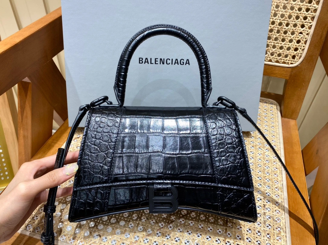 MOMO- 5935461LR671000 cowhide item：B-B000F1706C