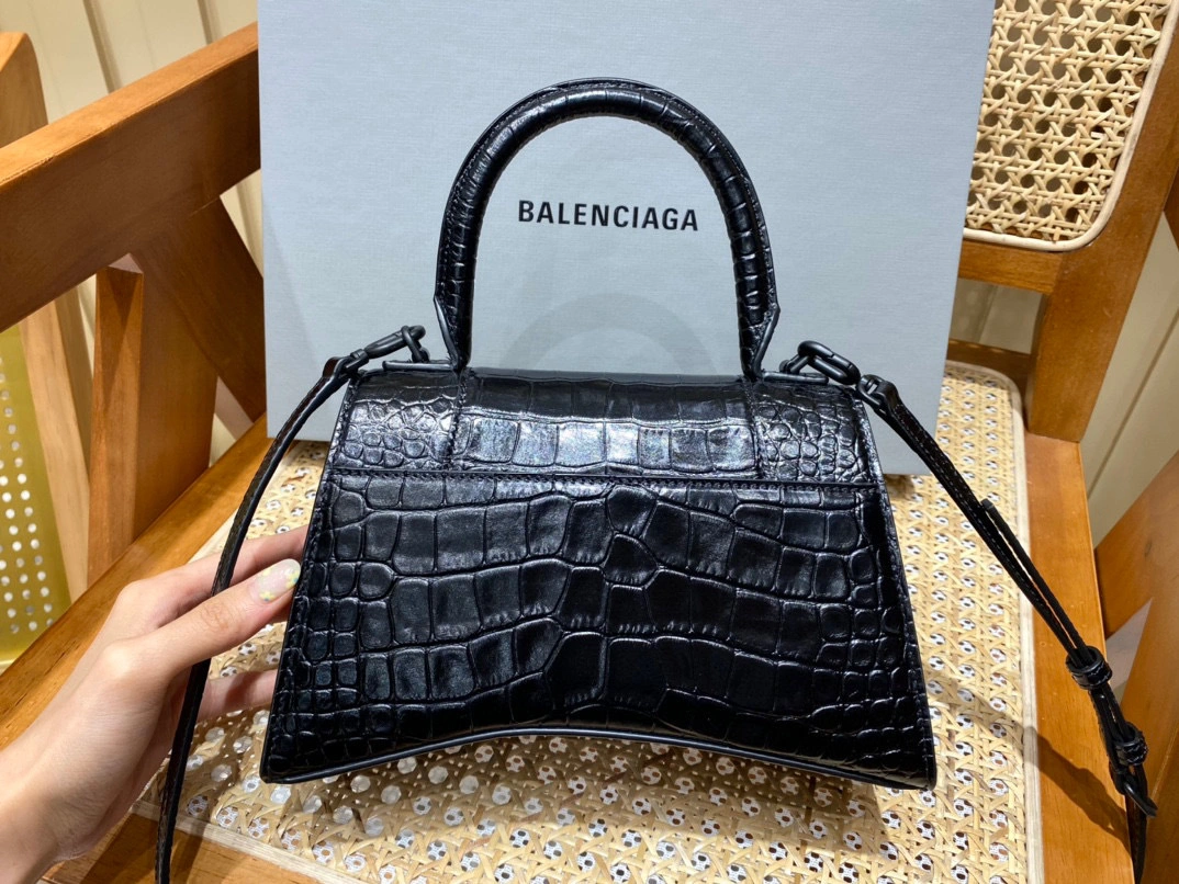 MOMO- 5935461LR671000 cowhide item：B-B000F1706C