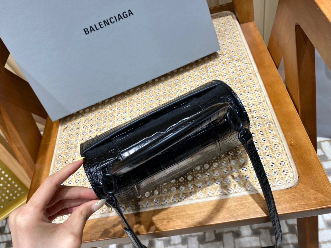 MOMO- 5935461LR671000 cowhide item：B-B000F1706C