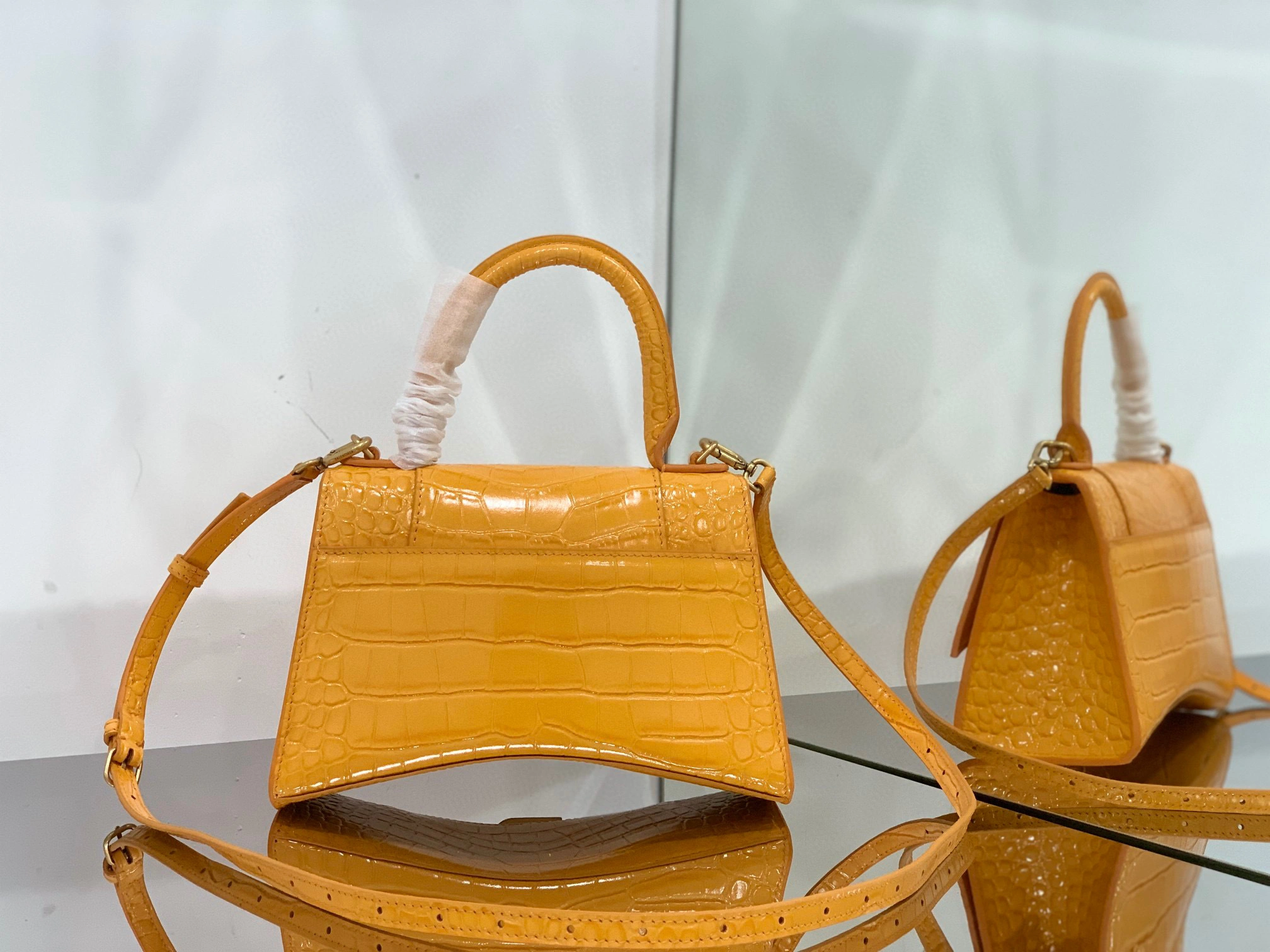 MOMO- 5935461LRGM7507 Hourglass cowhide item：B-B063F1707C