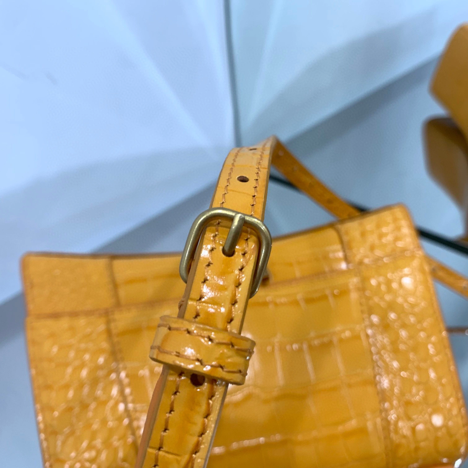 MOMO- 5935461LRGM7507 Hourglass cowhide item：B-B063F1707C