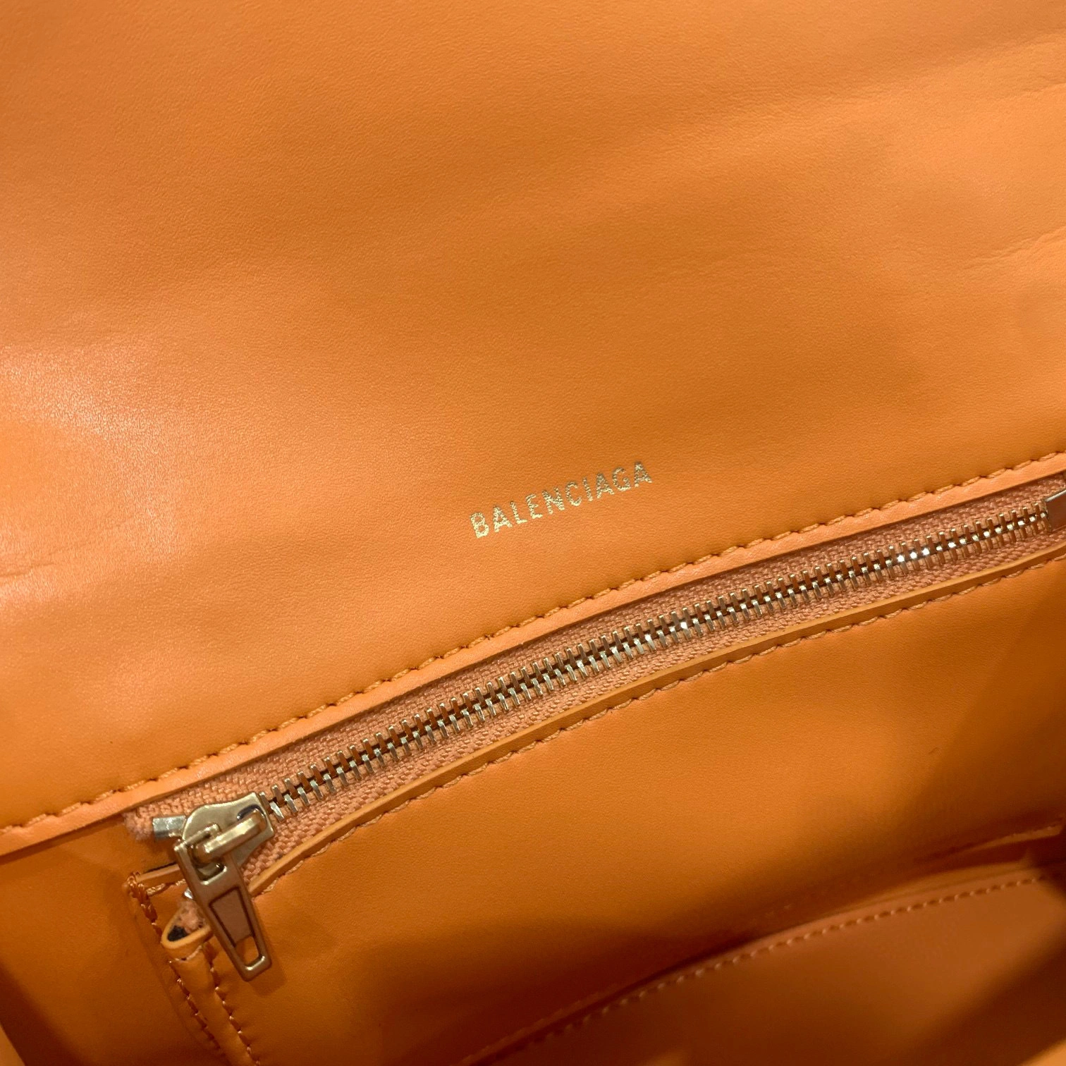 MOMO- 5935461LRGM7507 Hourglass cowhide item：B-B063F1707C