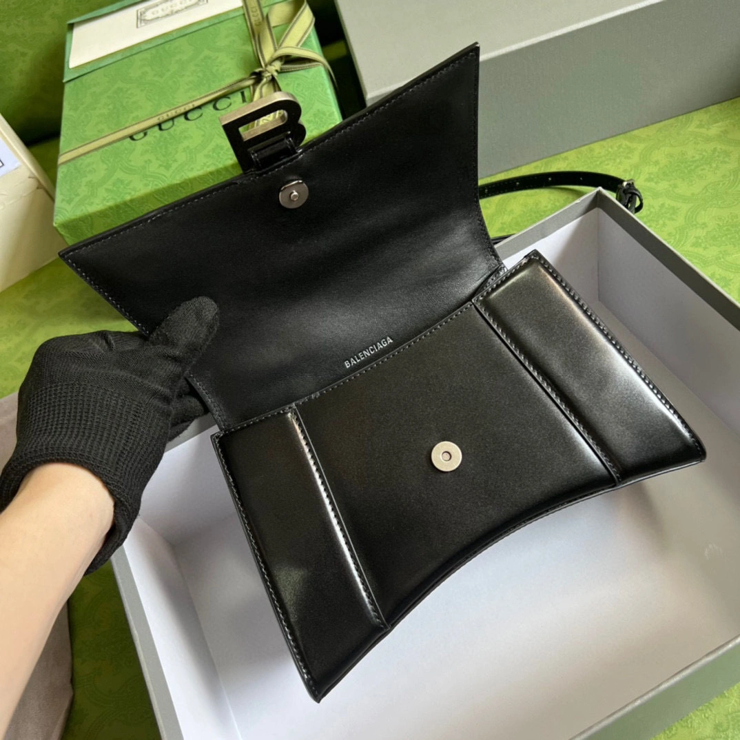 MOMO- 5935461QJ4Y1000 × item：B-B000F1704C