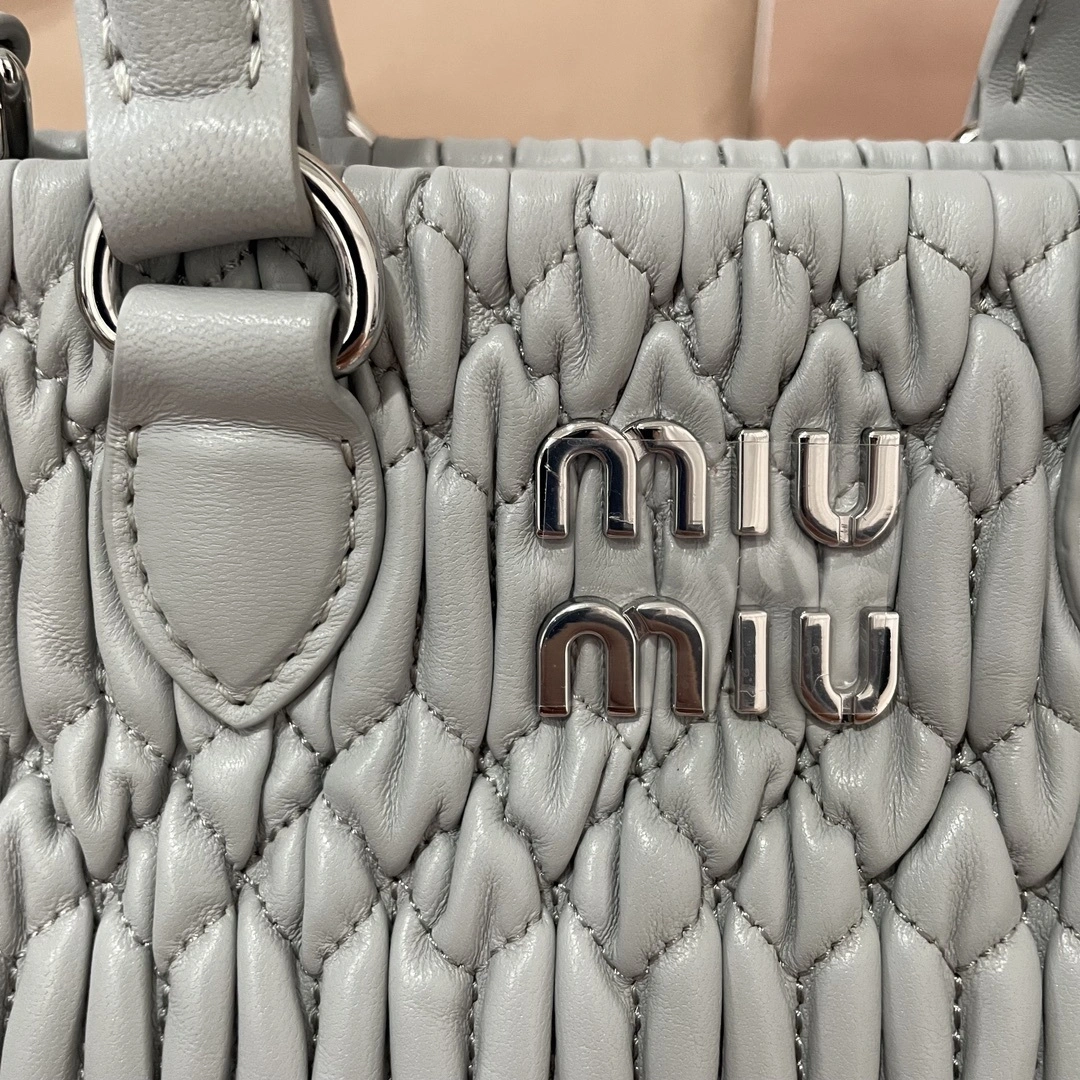 MOMO- 5BA251-FVJ-F0591-V-OLO item:D-B063A0423S
