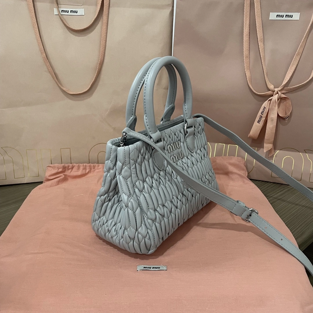 MOMO- 5BA251-FVJ-F0591-V-OLO item:D-B063A0423S