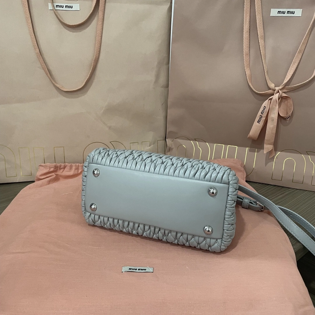 MOMO- 5BA251-FVJ-F0591-V-OLO item:D-B063A0423S