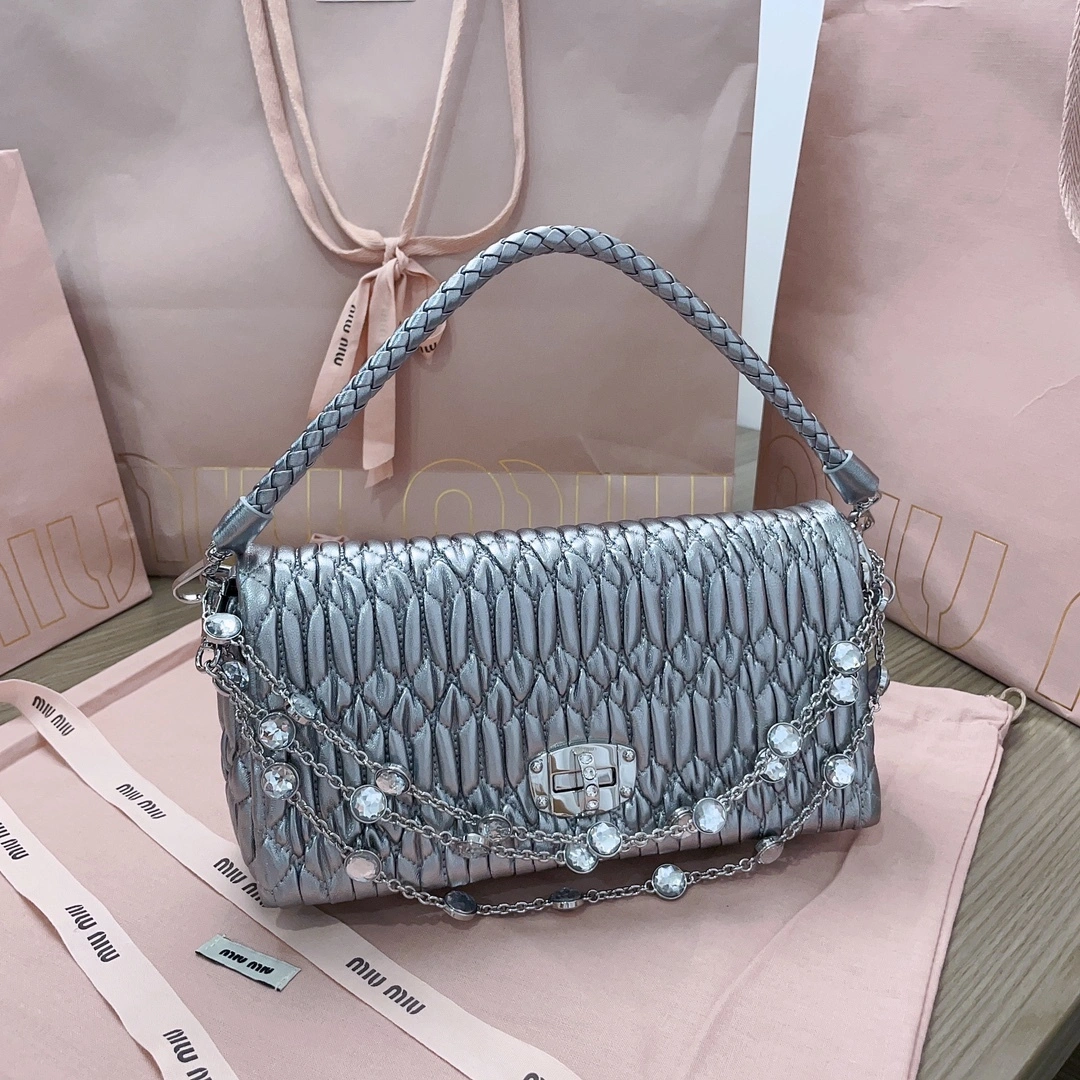 MOMO- 5BD417-FVJ-F0118-V-COG item：C-B063I1327V